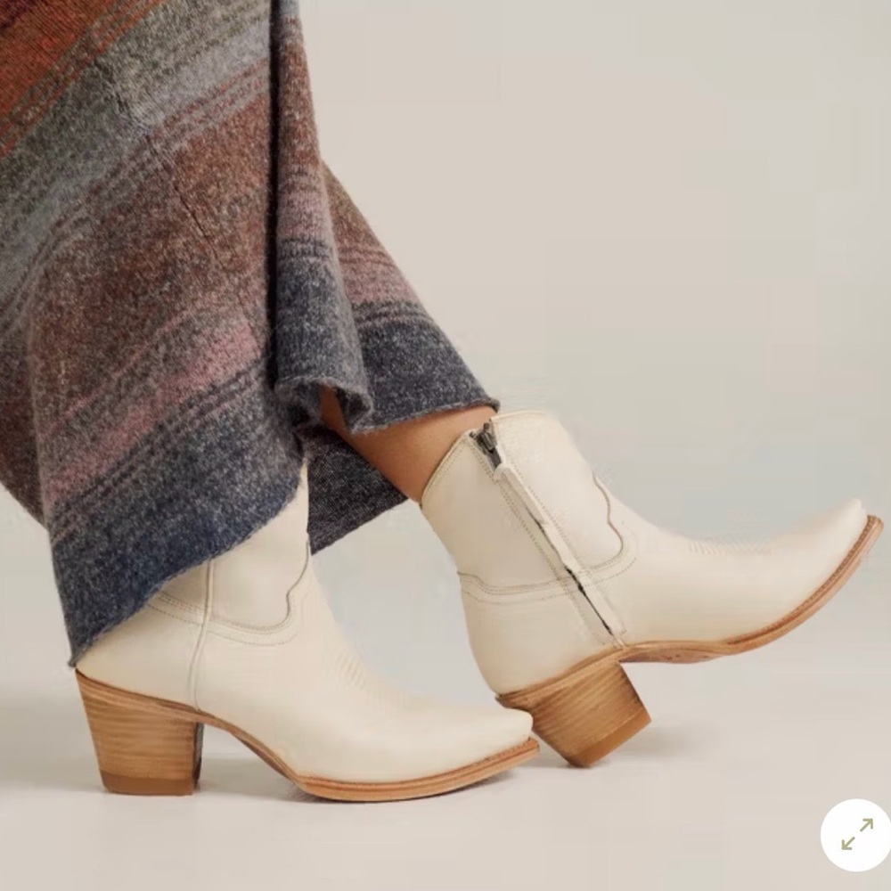 Tecovas The Daisy boot in bone size 5.5
